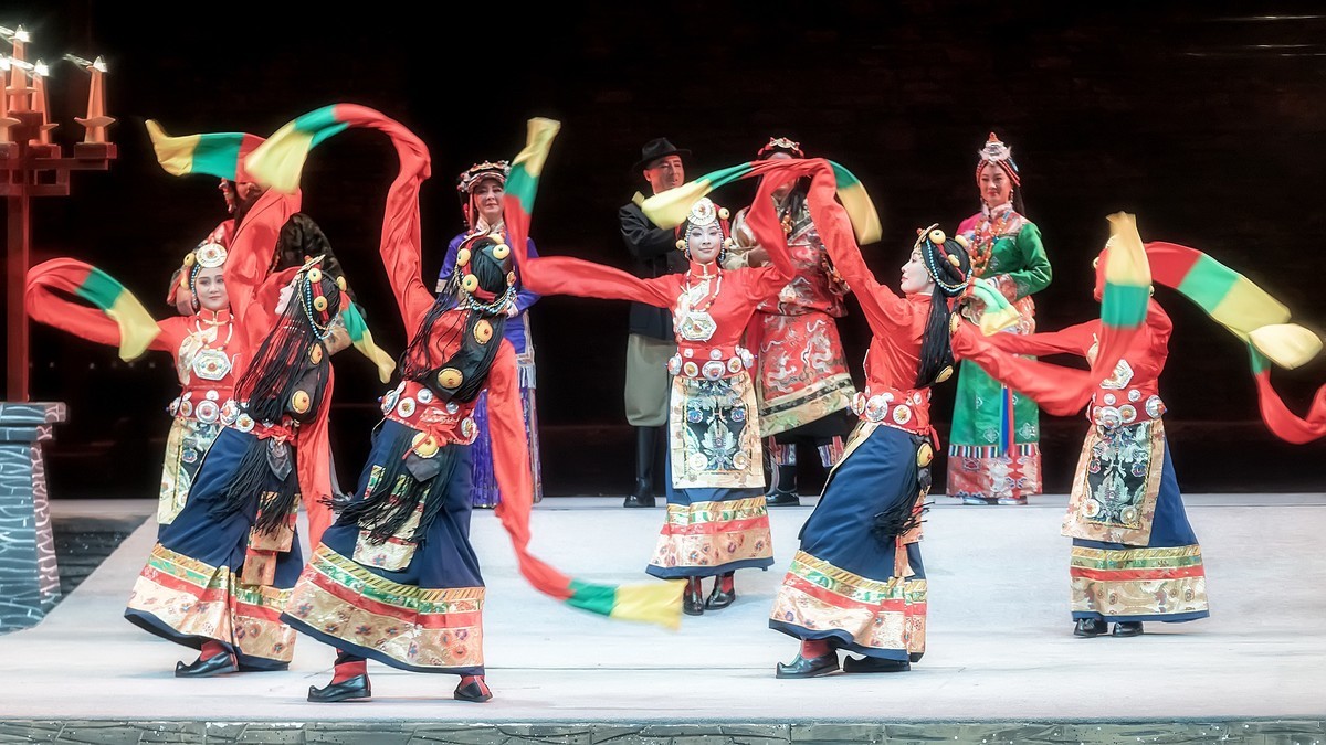 舞台摄影：川剧《尘埃落定》的藏族舞蹈