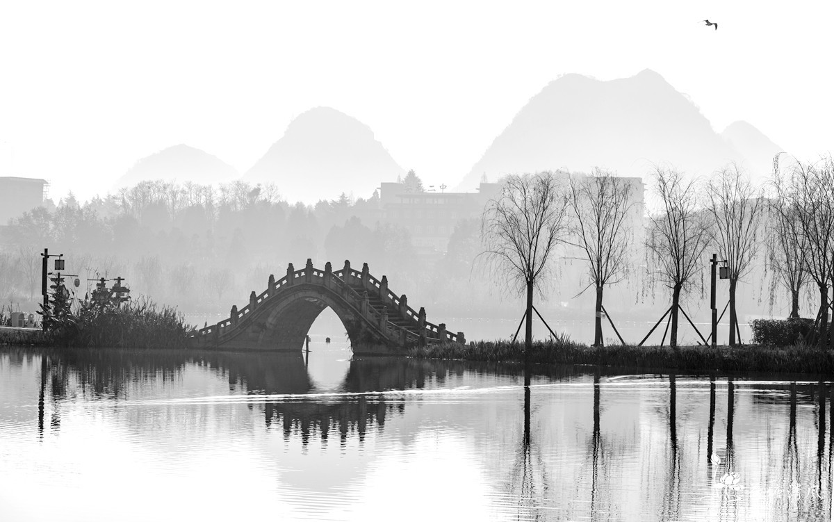 南明故都，香涛故里；加油之城。山水画卷，水墨安龙。