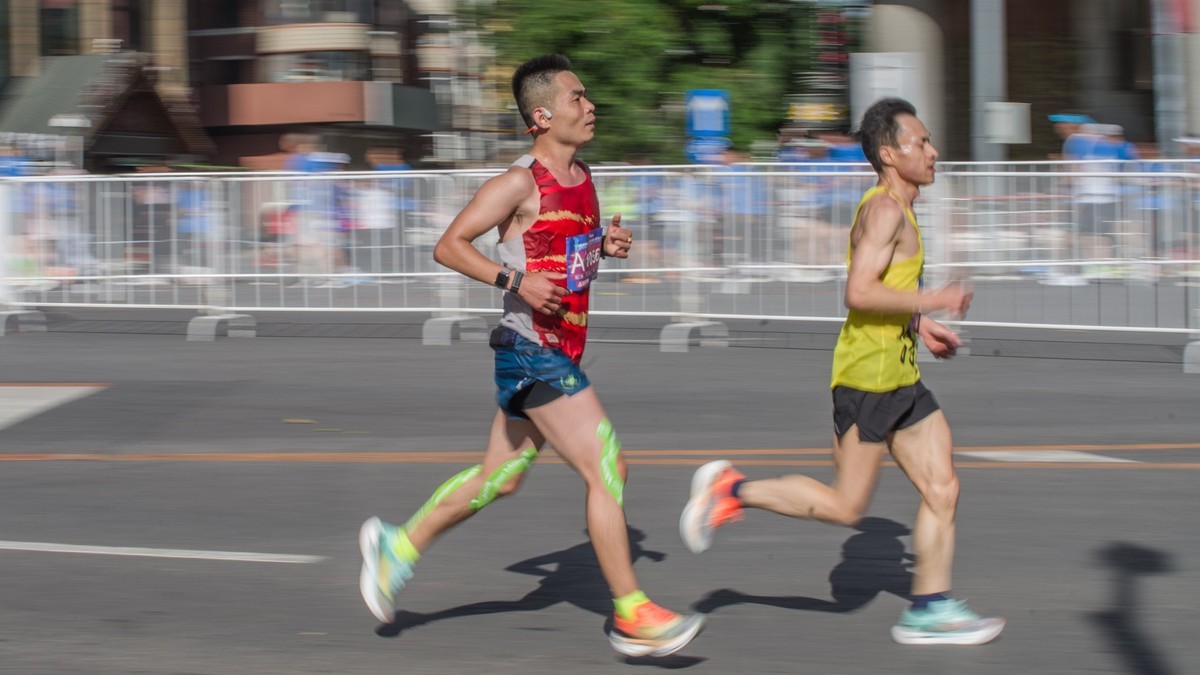 “大连新闻传媒集团”杯第33届大连马拉松赛之八