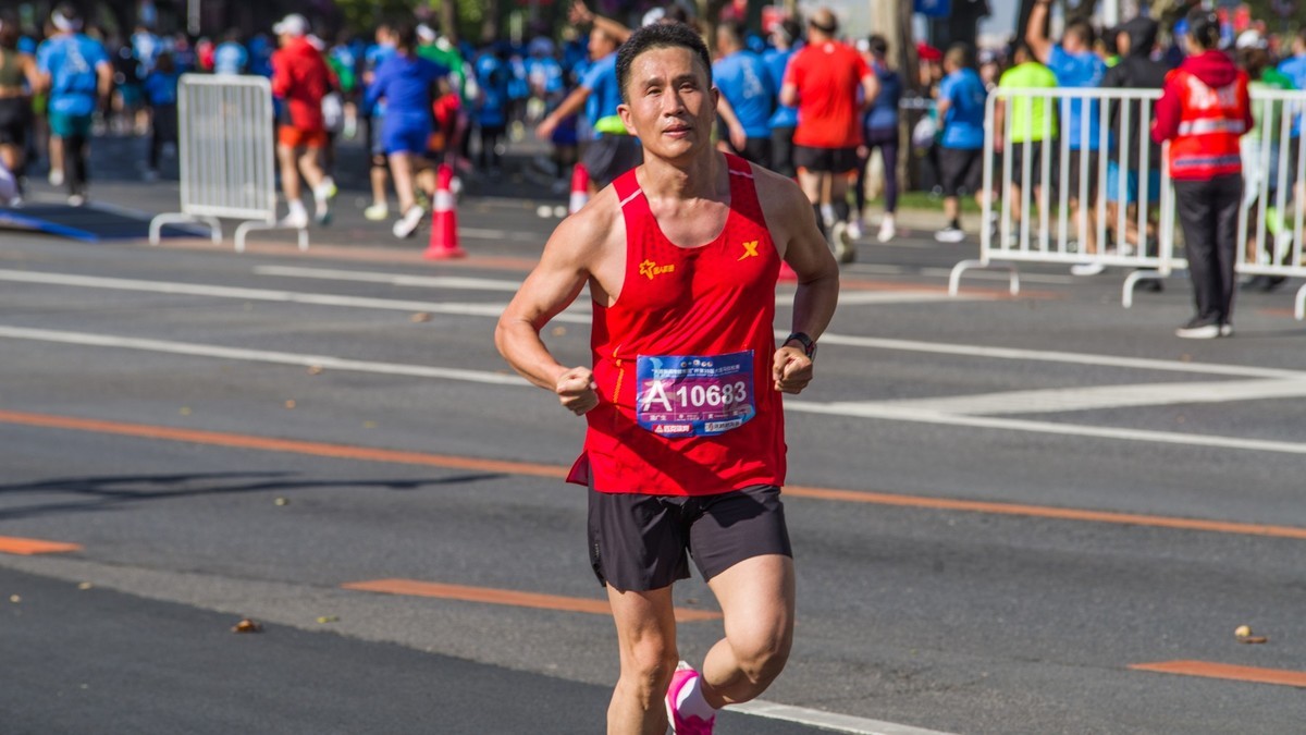 “大连新闻传媒集团”杯第33届大连马拉松赛之八