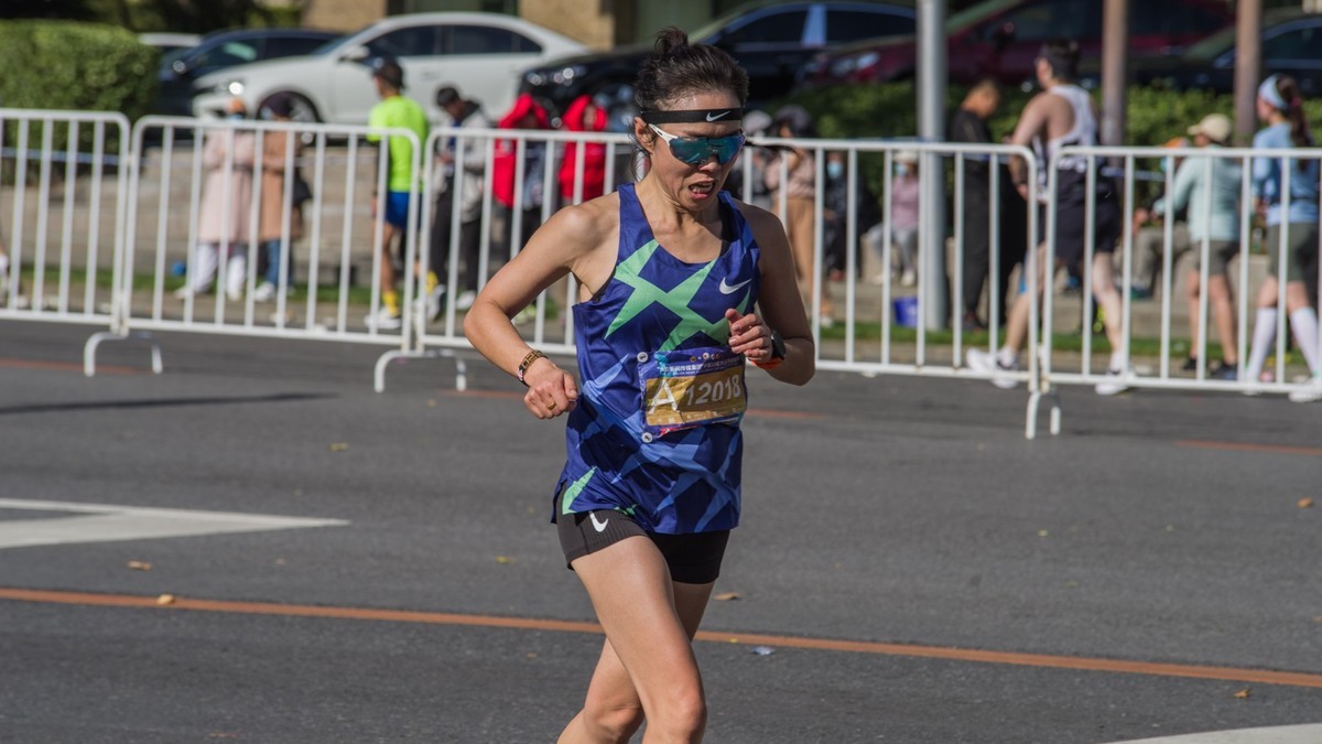 “大连新闻传媒集团”杯第33届大连马拉松赛之八