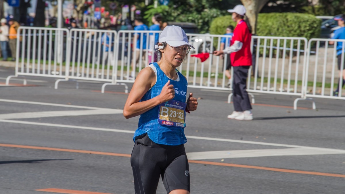 “大连新闻传媒集团”杯第33届大连马拉松赛之八