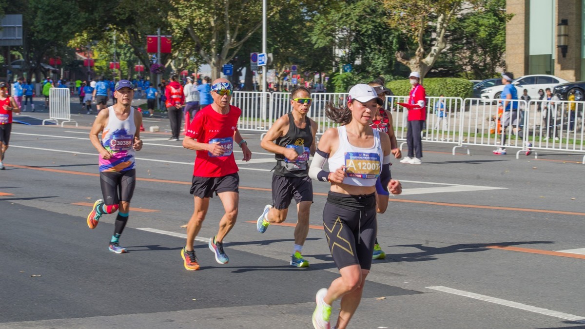 “大连新闻传媒集团”杯第33届大连马拉松赛之八