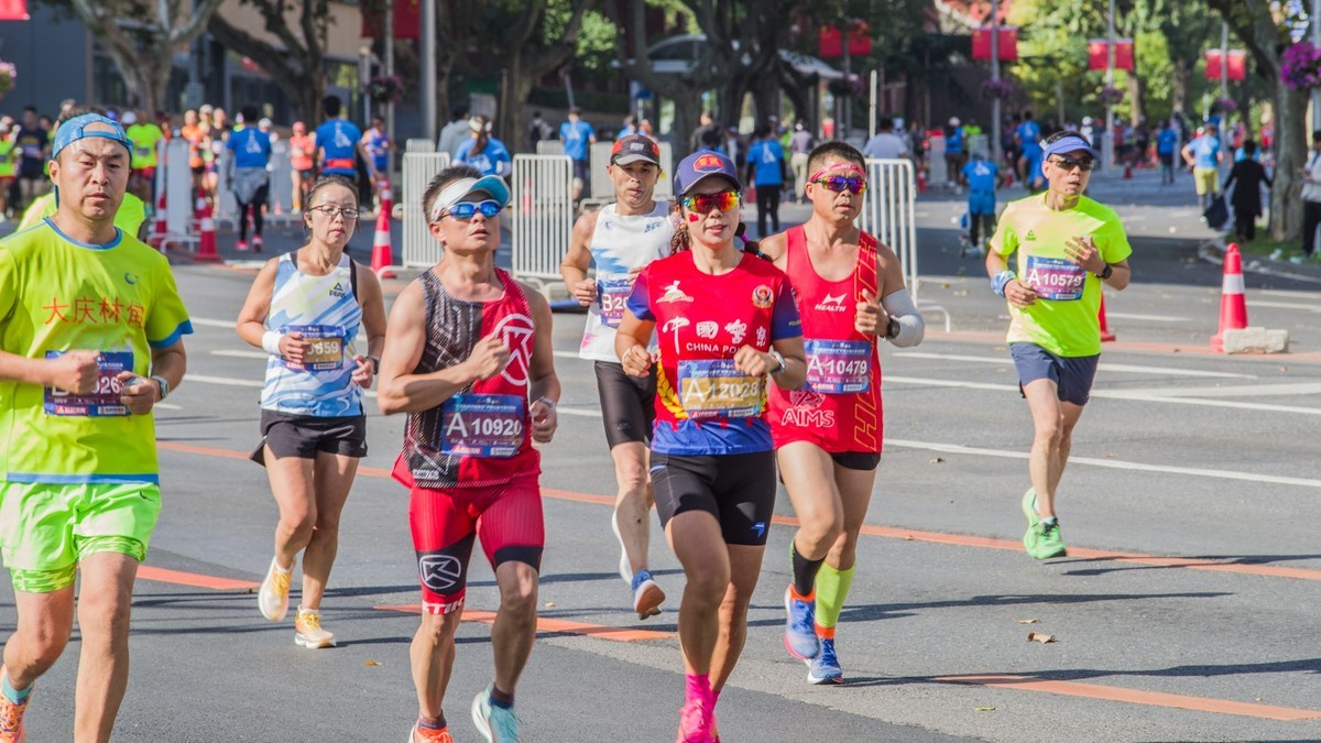 “大连新闻传媒集团”杯第33届大连马拉松赛之八