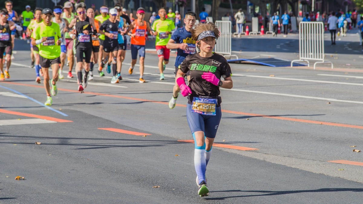 “大连新闻传媒集团”杯第33届大连马拉松赛之八