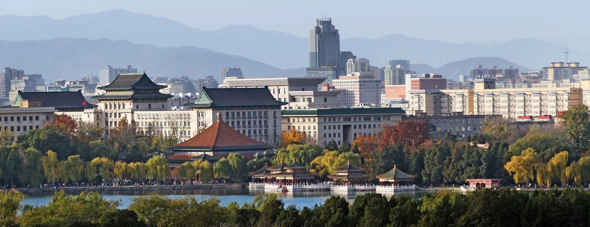 在景山顶鸟瞰京城秋景