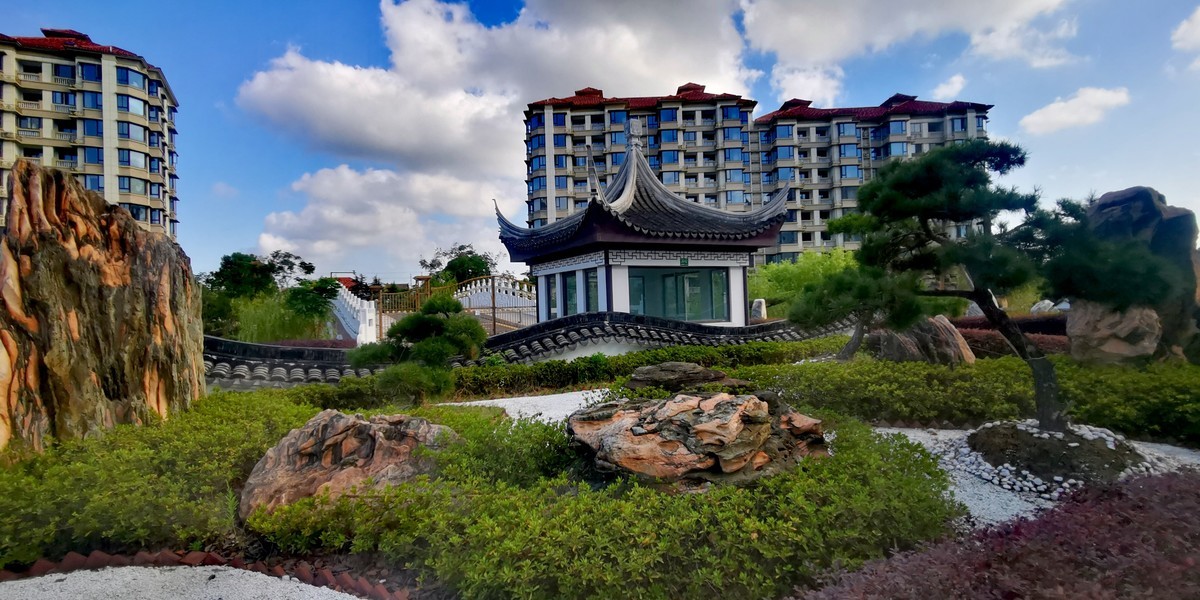 周末小憩午晴空