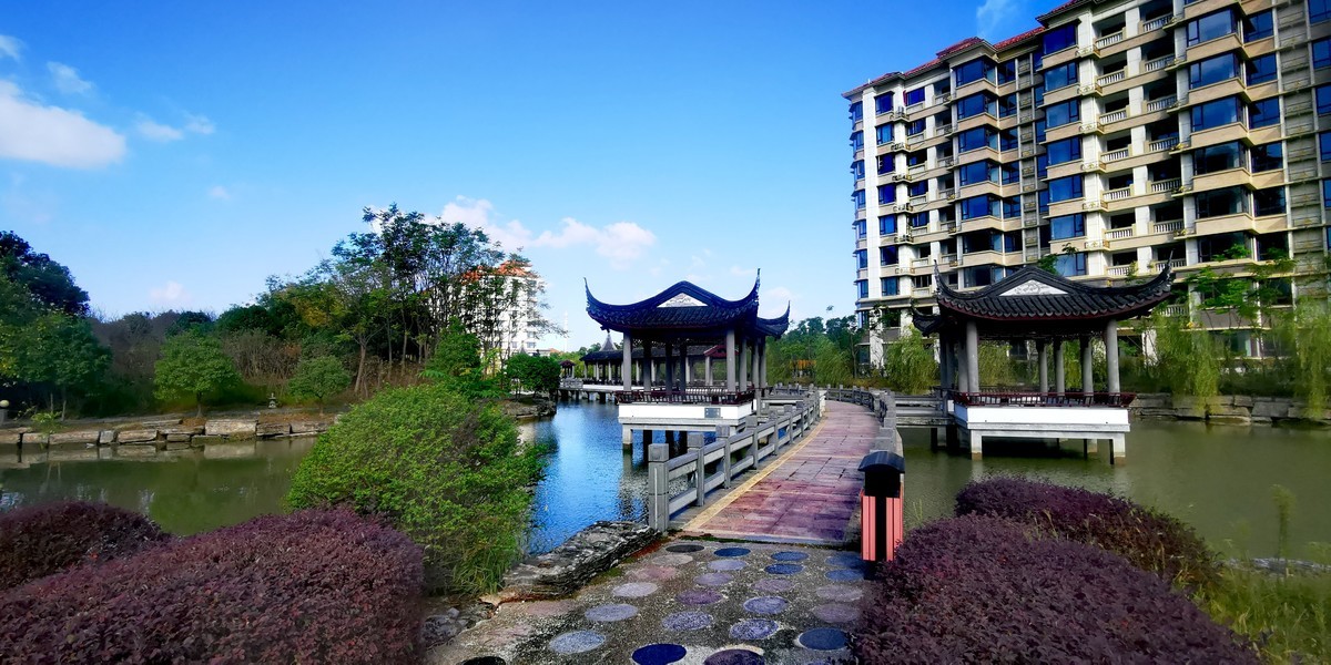 周末小憩午晴空