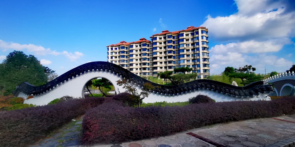 周末小憩午晴空