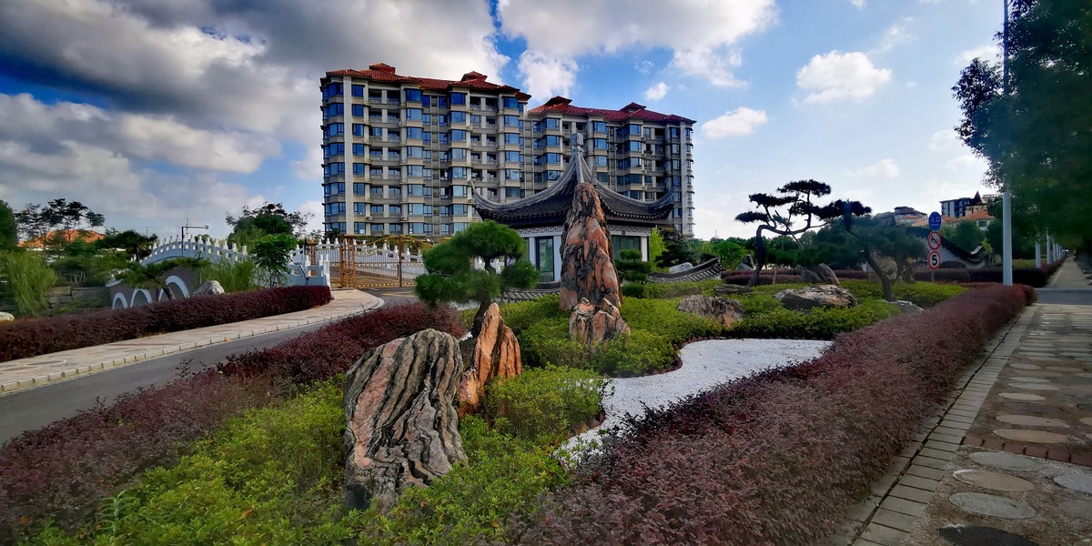 周末小憩午晴空