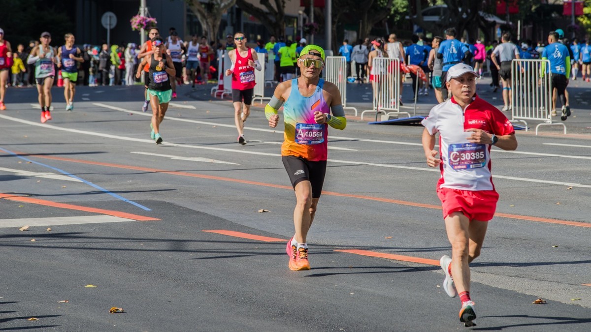 “大连新闻传媒集团”杯第33届大连马拉松赛之八