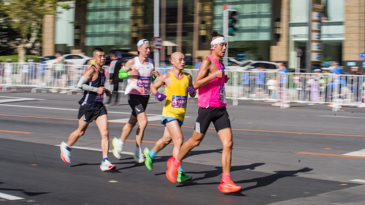 “大连新闻传媒集团”杯第33届大连马拉松赛之八