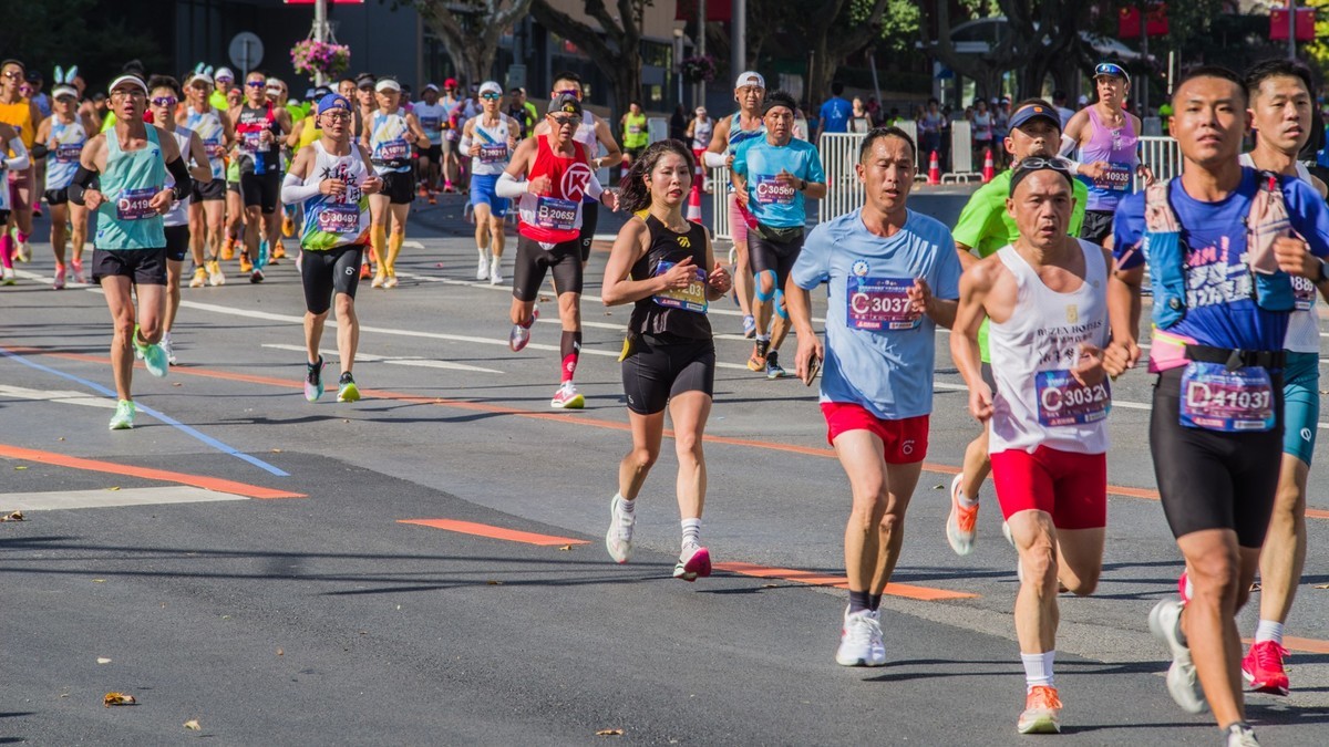 “大连新闻传媒集团”杯第33届大连马拉松赛之八