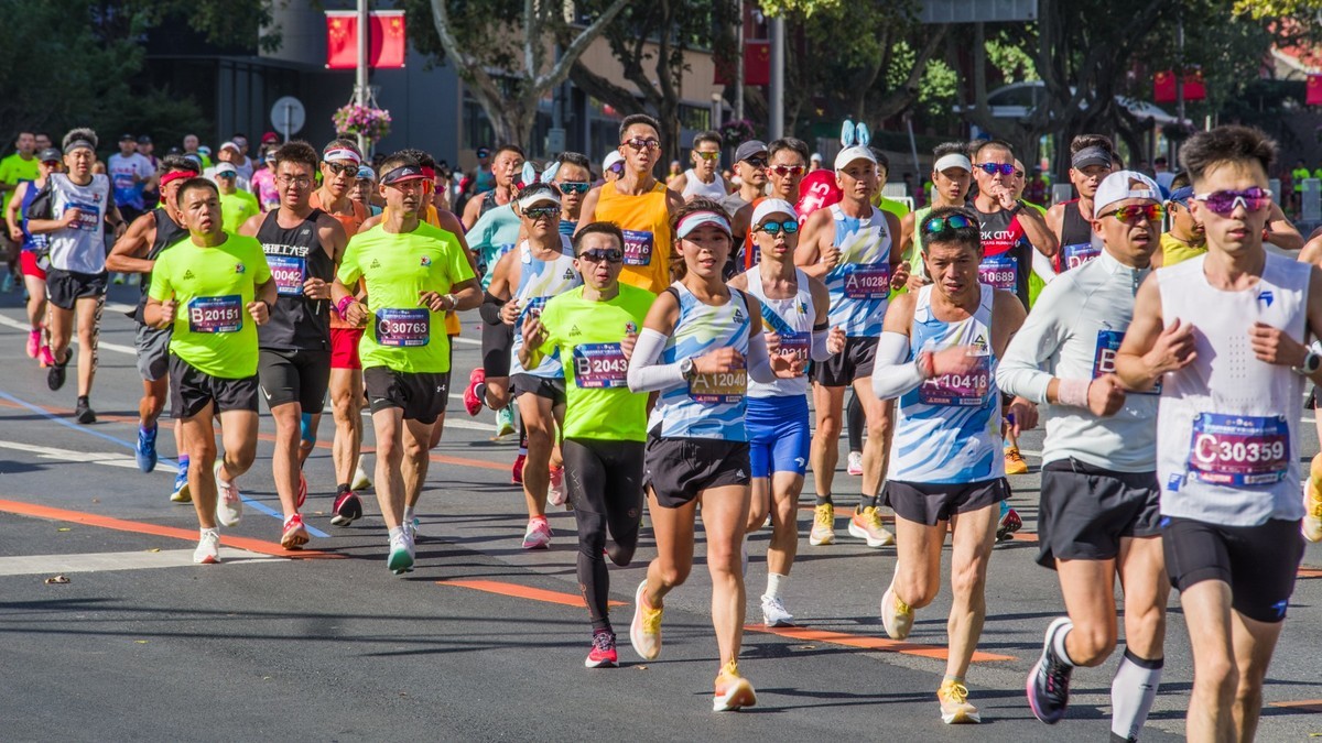 “大连新闻传媒集团”杯第33届大连马拉松赛之八