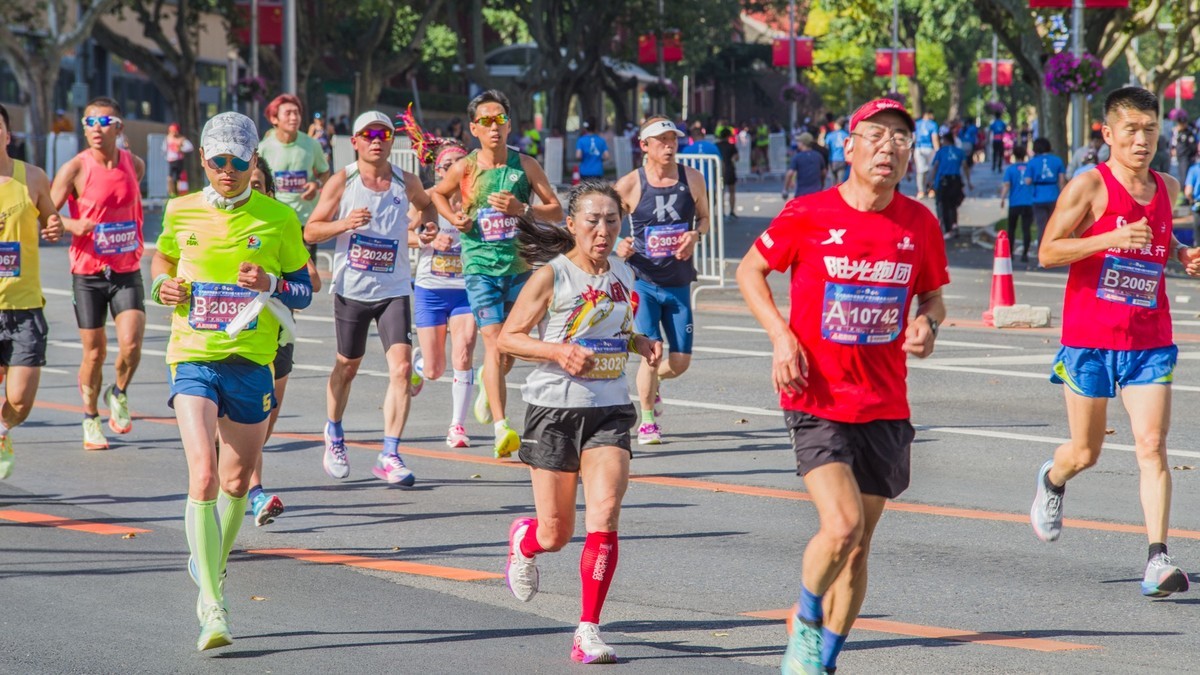 “大连新闻传媒集团”杯第33届大连马拉松赛之八