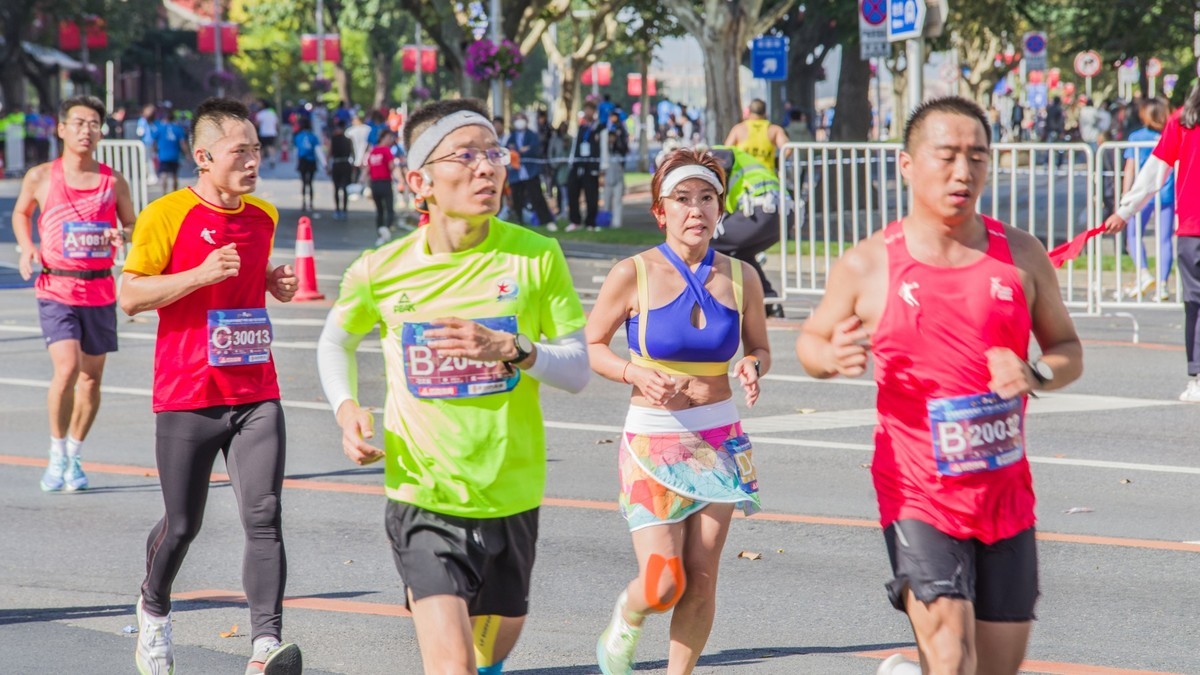 “大连新闻传媒集团”杯第33届大连马拉松赛之八