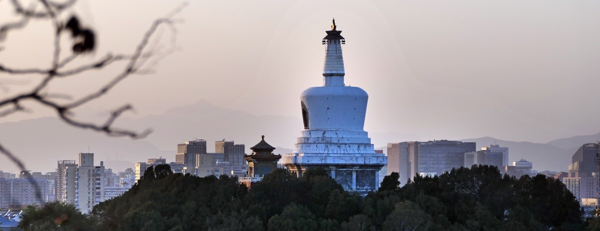 在景山顶鸟瞰京城秋景