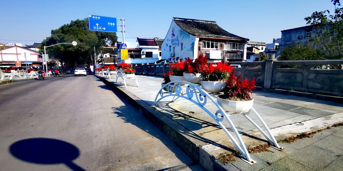 小镇寻香兴有余