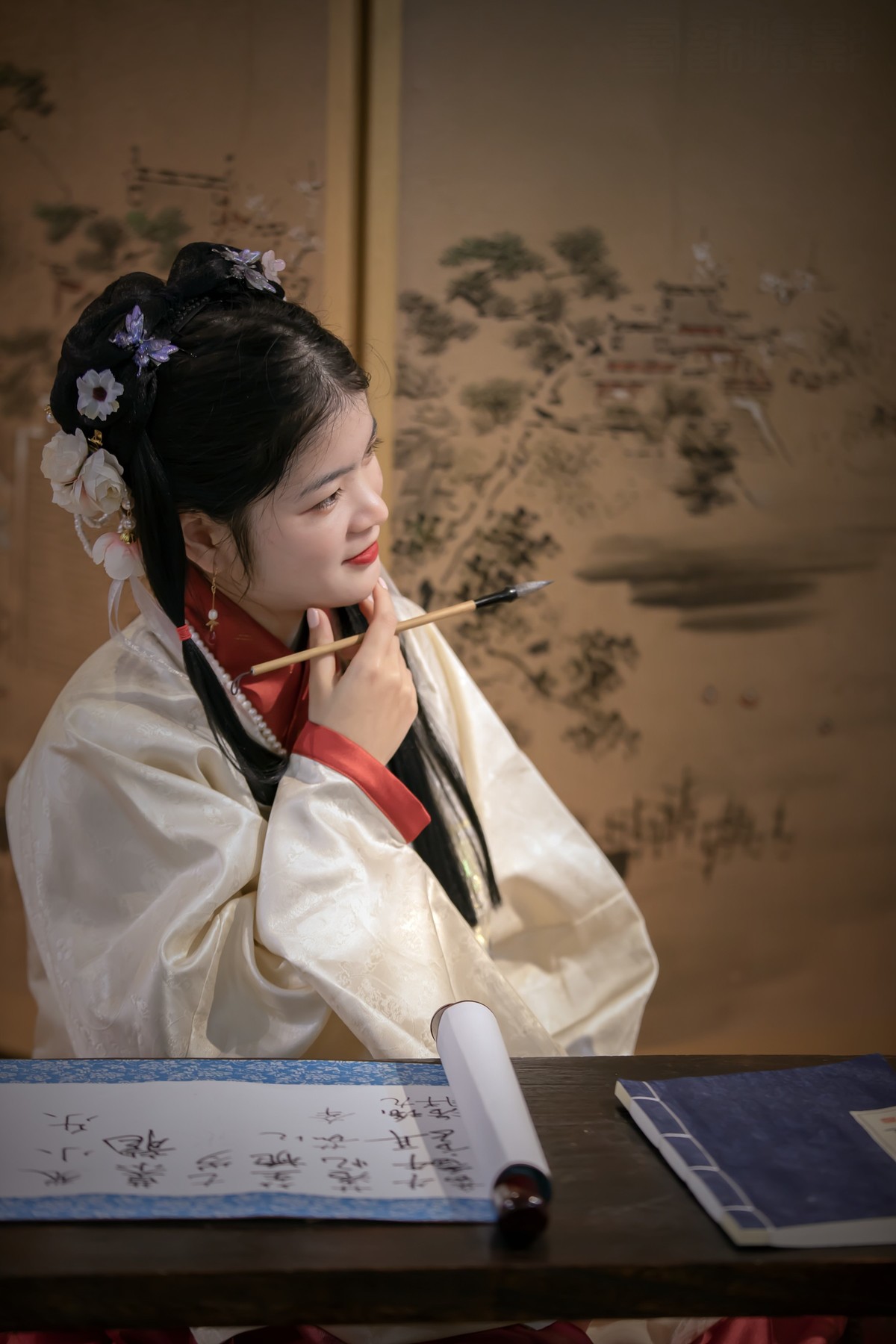 万般皆下品，惟有读书高。学问勤中得，剪窗万卷书。