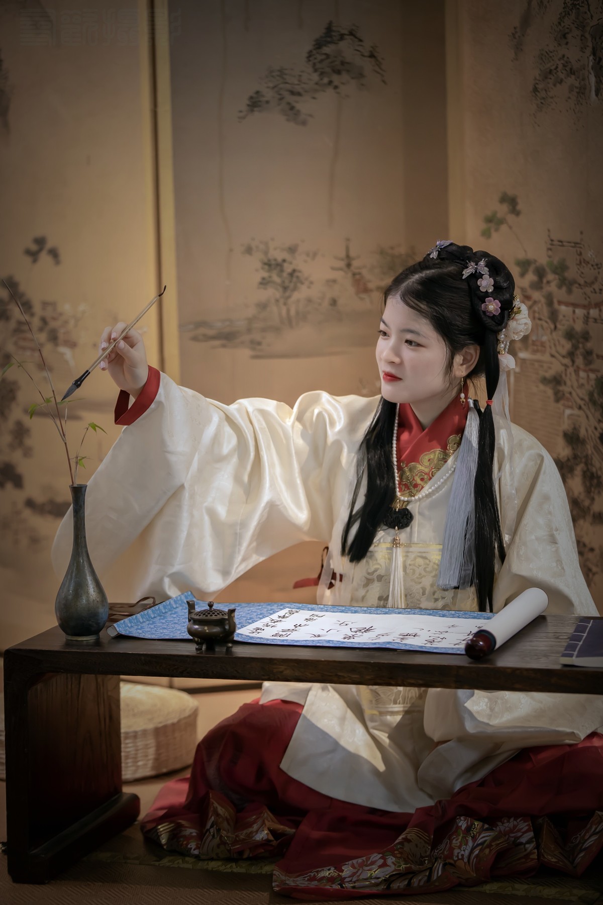 万般皆下品，惟有读书高。学问勤中得，剪窗万卷书。