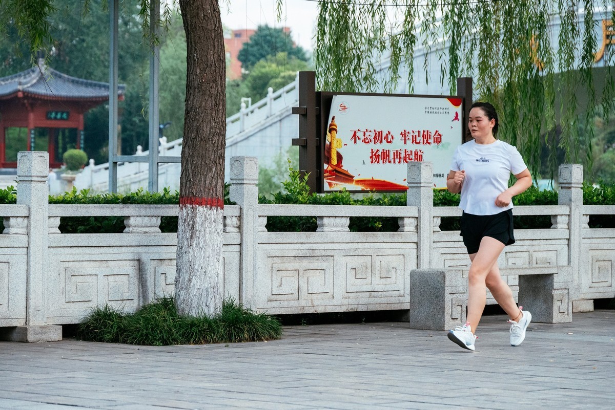 陕西渭南早霞万丈等欣欣向荣