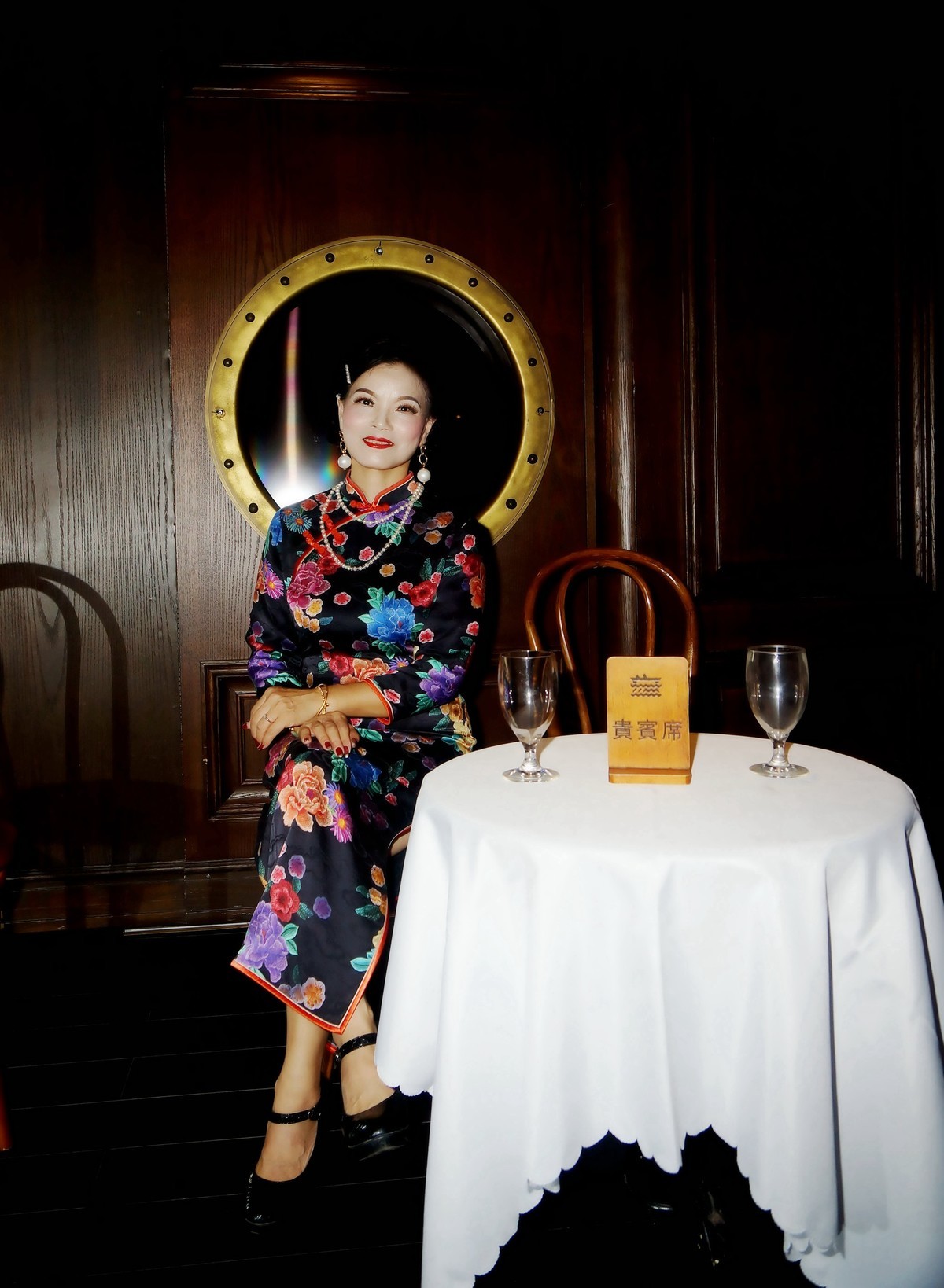 室内人像--移动的水上剧场-知音号游轮上的美女！