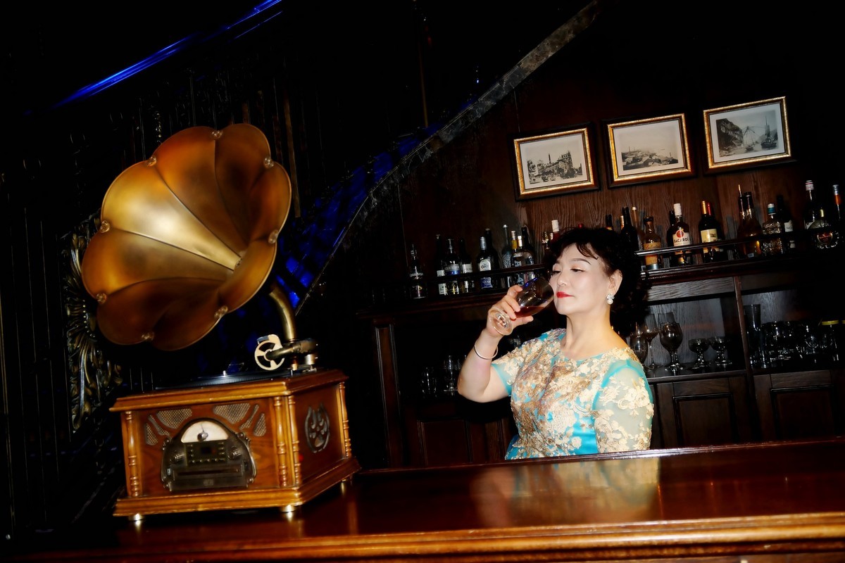 室内人像--移动的水上剧场-知音号游轮上的美女！