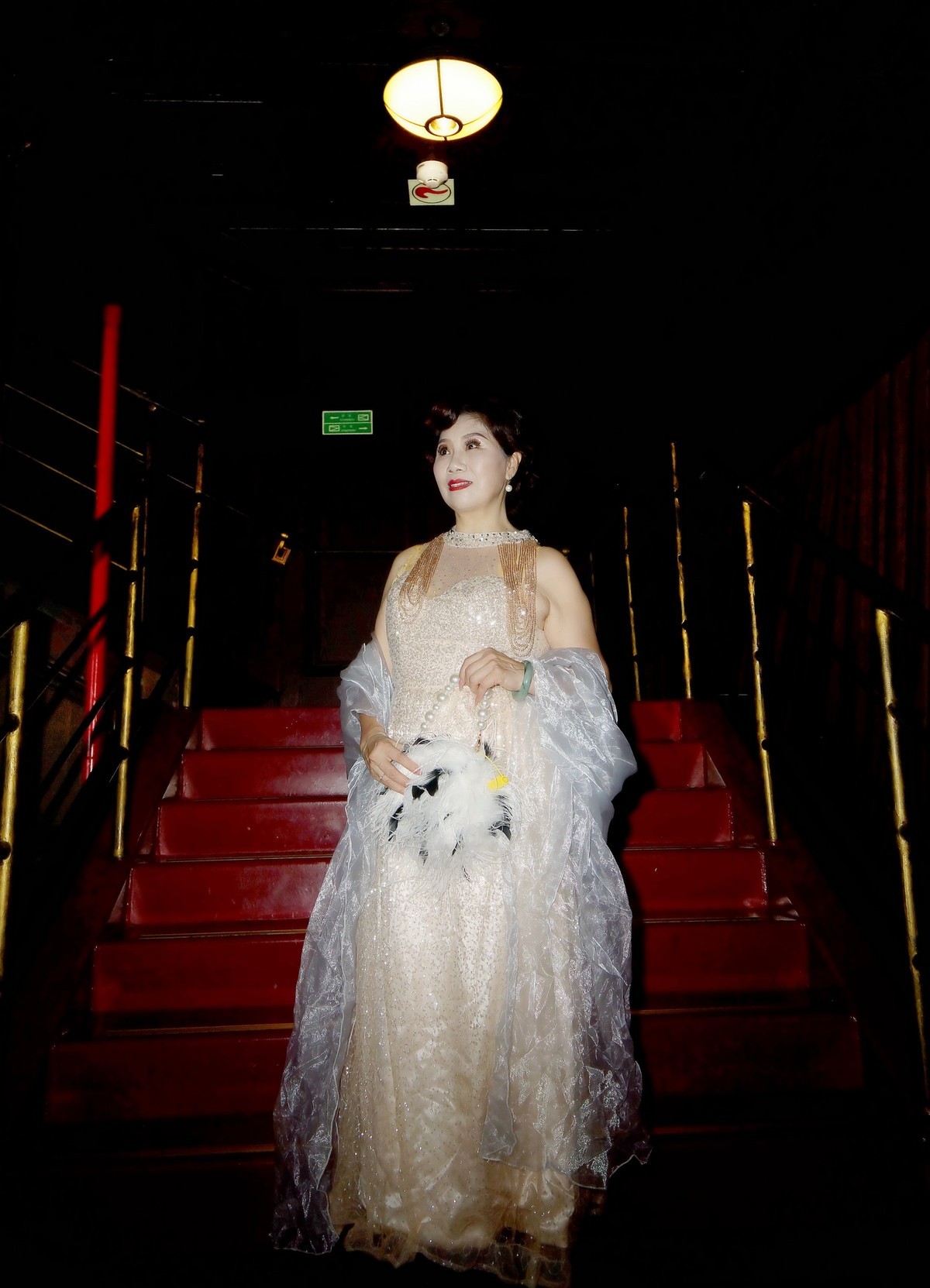 室内人像--移动的水上剧场-知音号游轮上的美女！