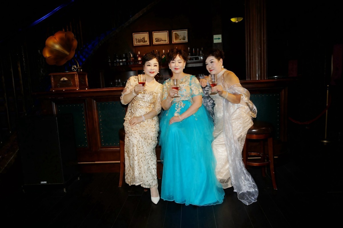 室内人像--移动的水上剧场-知音号游轮上的美女！