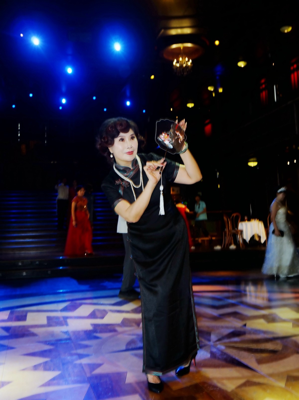 室内人像--移动的水上剧场-知音号游轮上的美女！