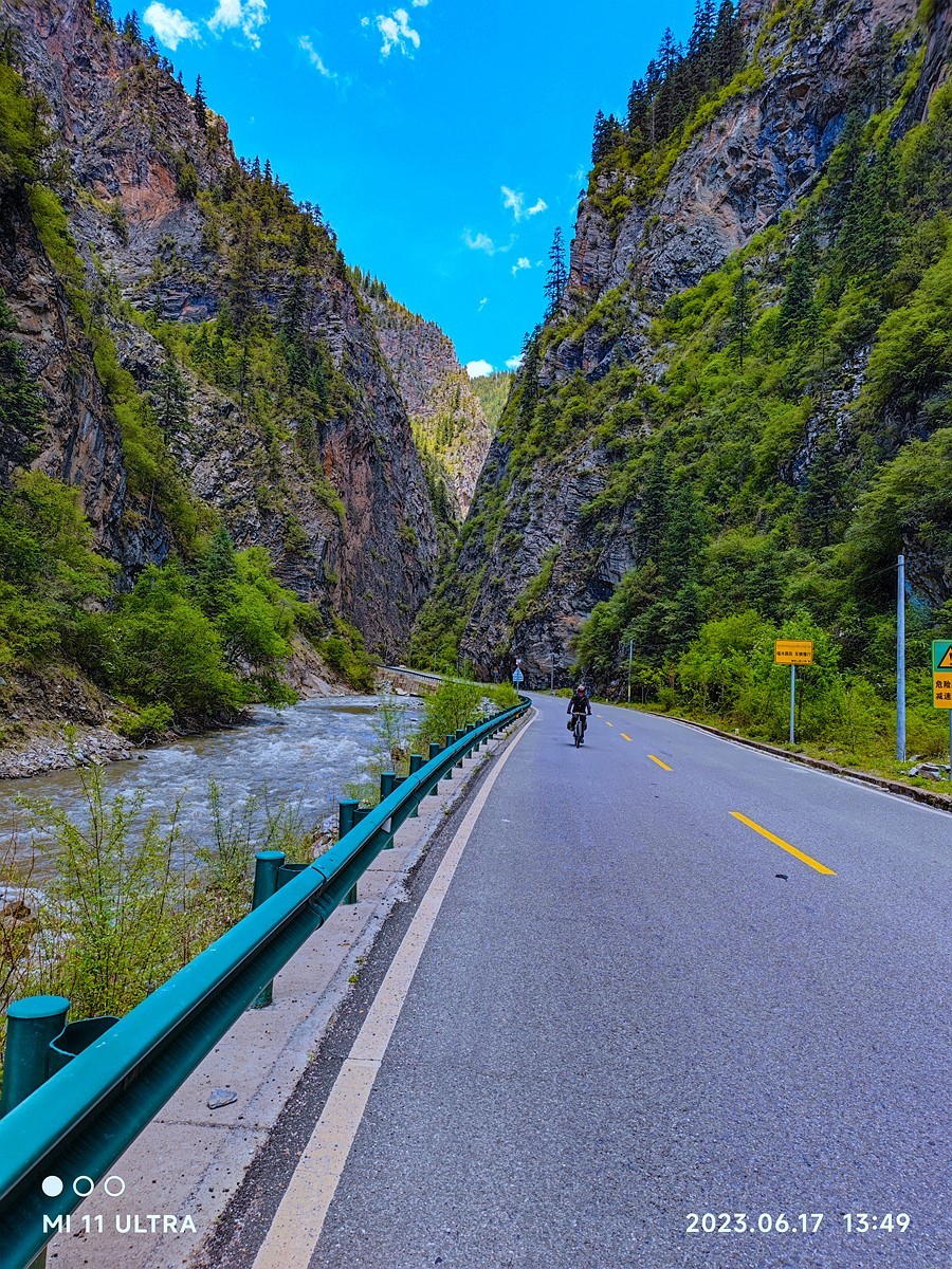 上海～成都～拉萨骑游随拍（74）向川藏公路十八军英雄致敬！
