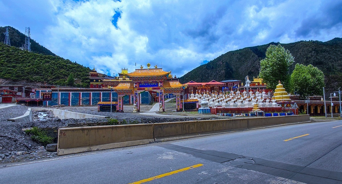 上海～成都～拉萨骑游随拍（74）向川藏公路十八军英雄致敬！