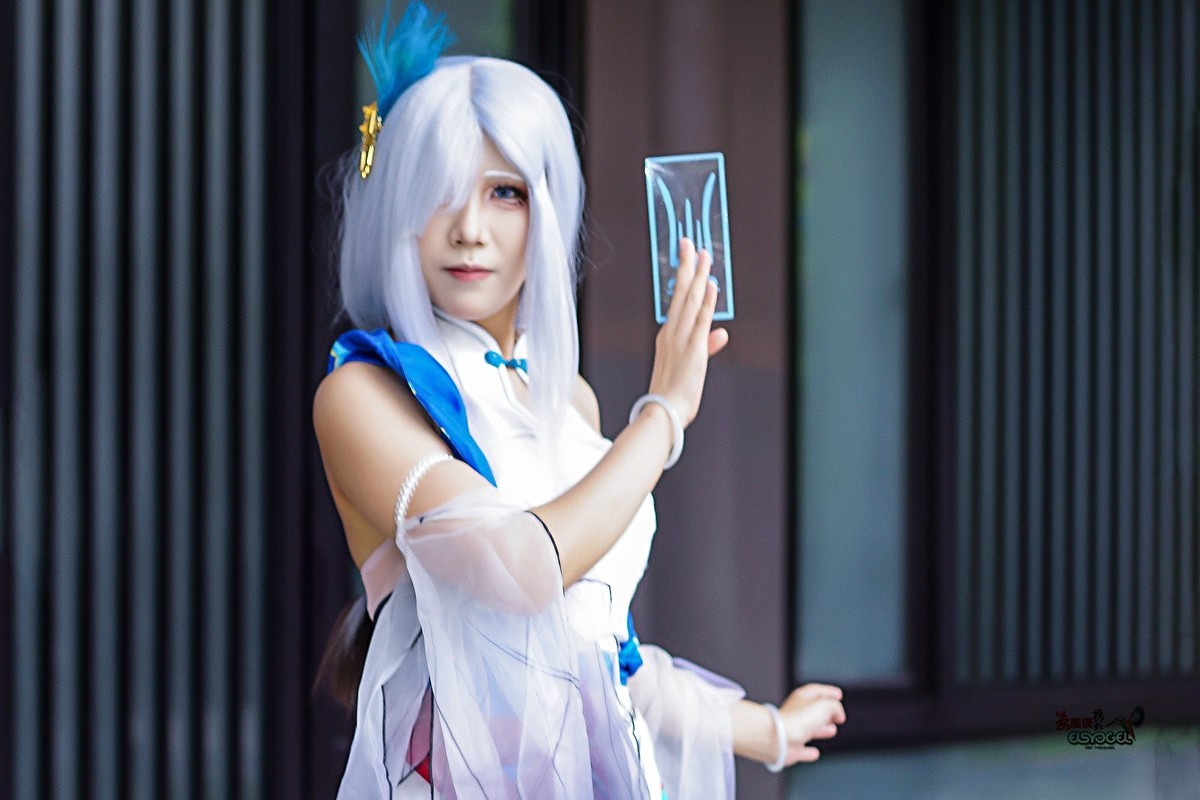 【二元次白发妖女】---霖霖