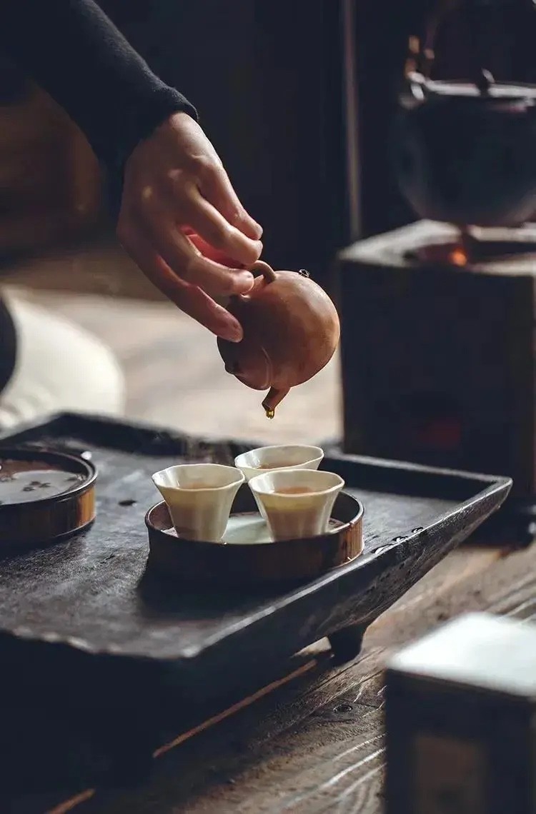 茶香四溢