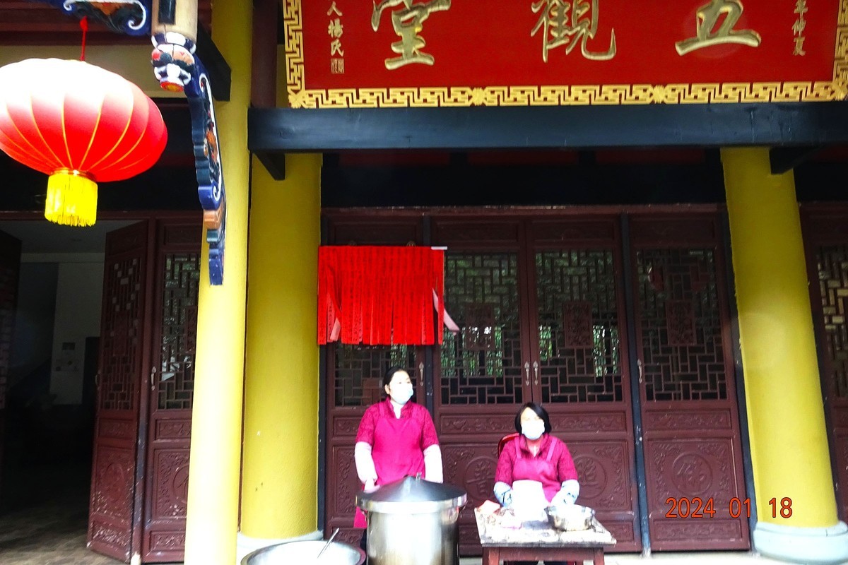 ”过了腊八就是年“—普照寺施粥