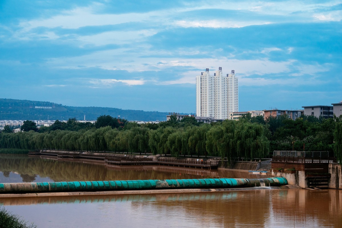 陕西渭南早霞万丈等欣欣向荣