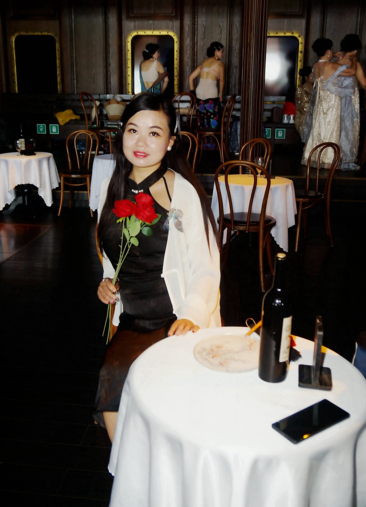 室内人像--移动的水上剧场-知音号游轮上的美女！