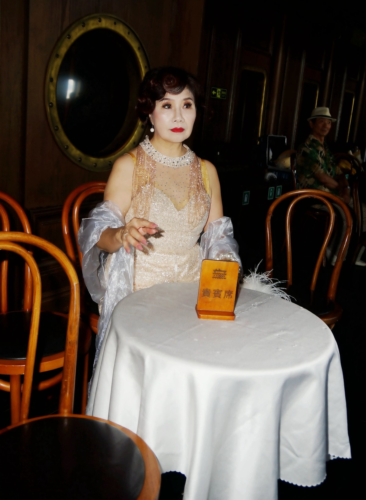 室内人像--移动的水上剧场-知音号游轮上的美女！