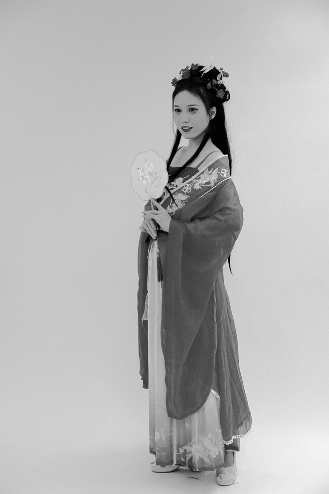 黑白人像