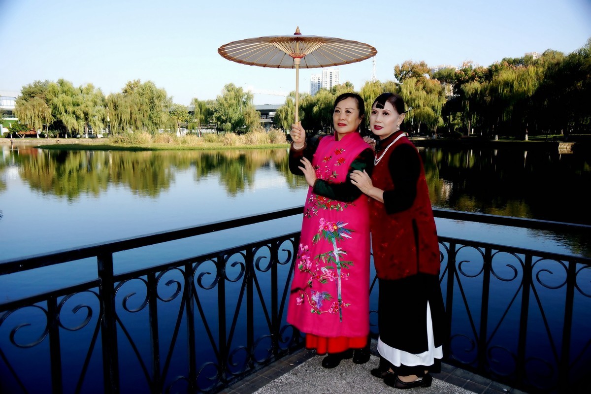 四美塘公园的美女！