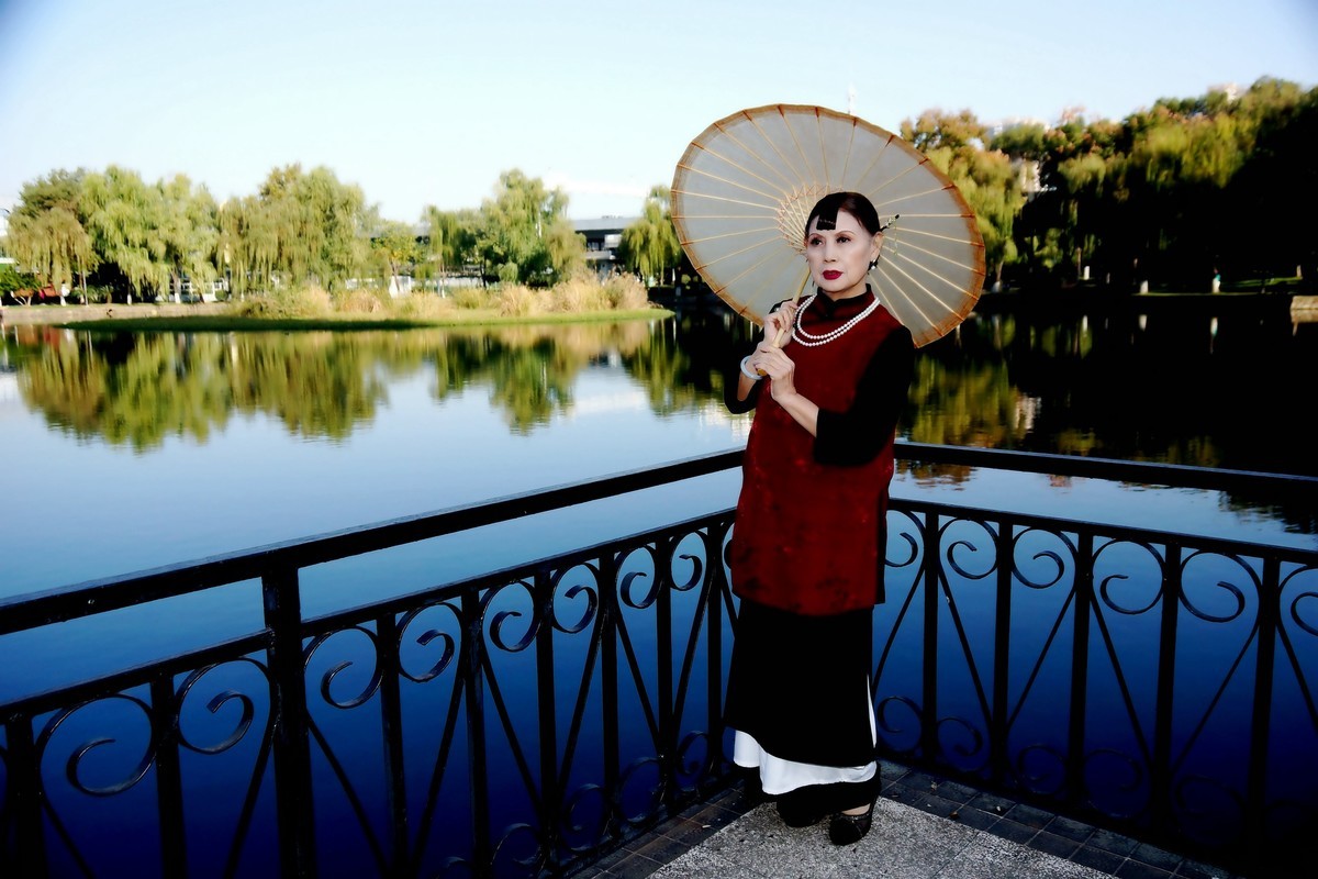 四美塘公园的美女！