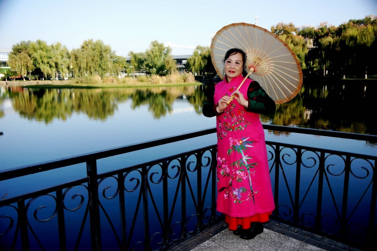 四美塘公园的美女！