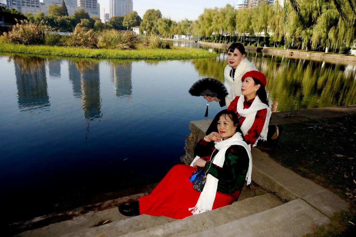 四美塘公园的美女！