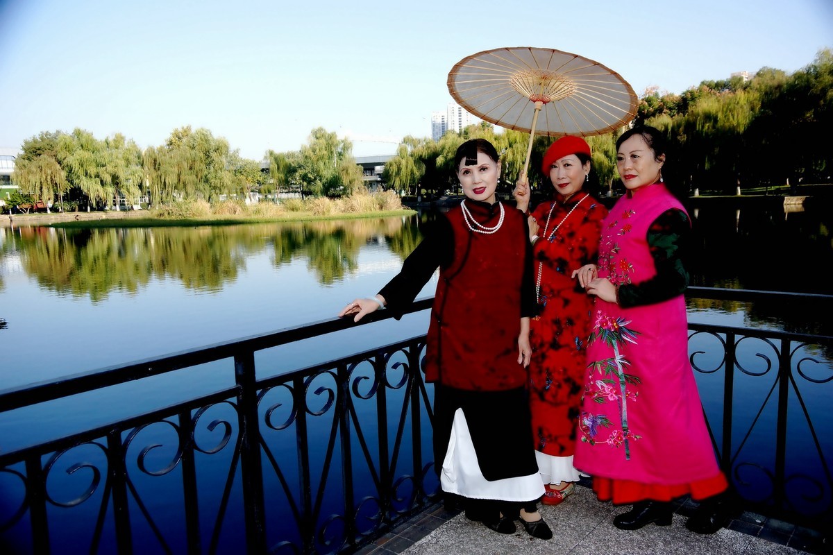 四美塘公园的美女！