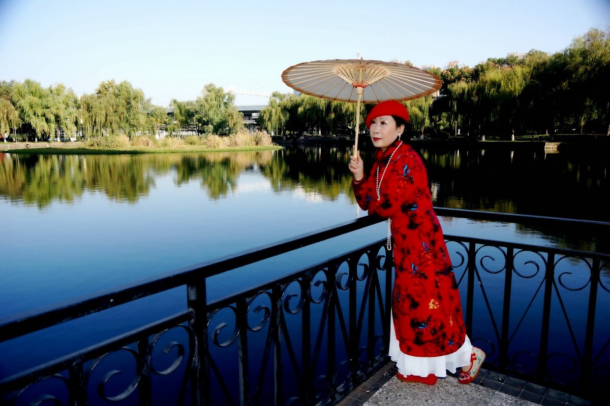 四美塘公园的美女！