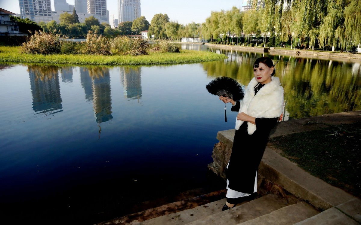 四美塘公园的美女！