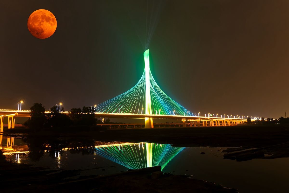 十五的月亮分外明