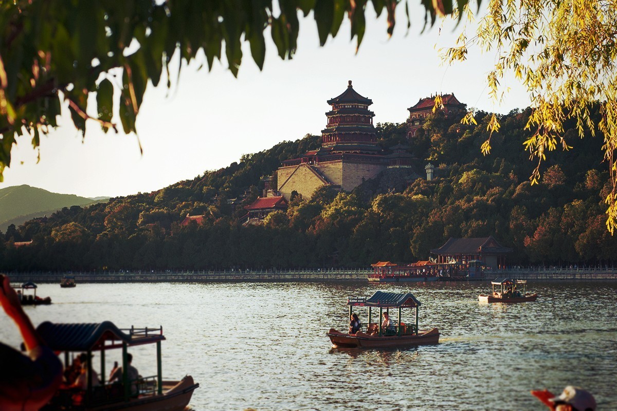 傍晚时分昆明湖东岸随拍