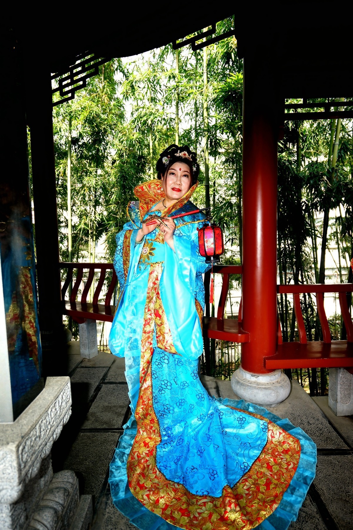 古城墙上的古装美女！