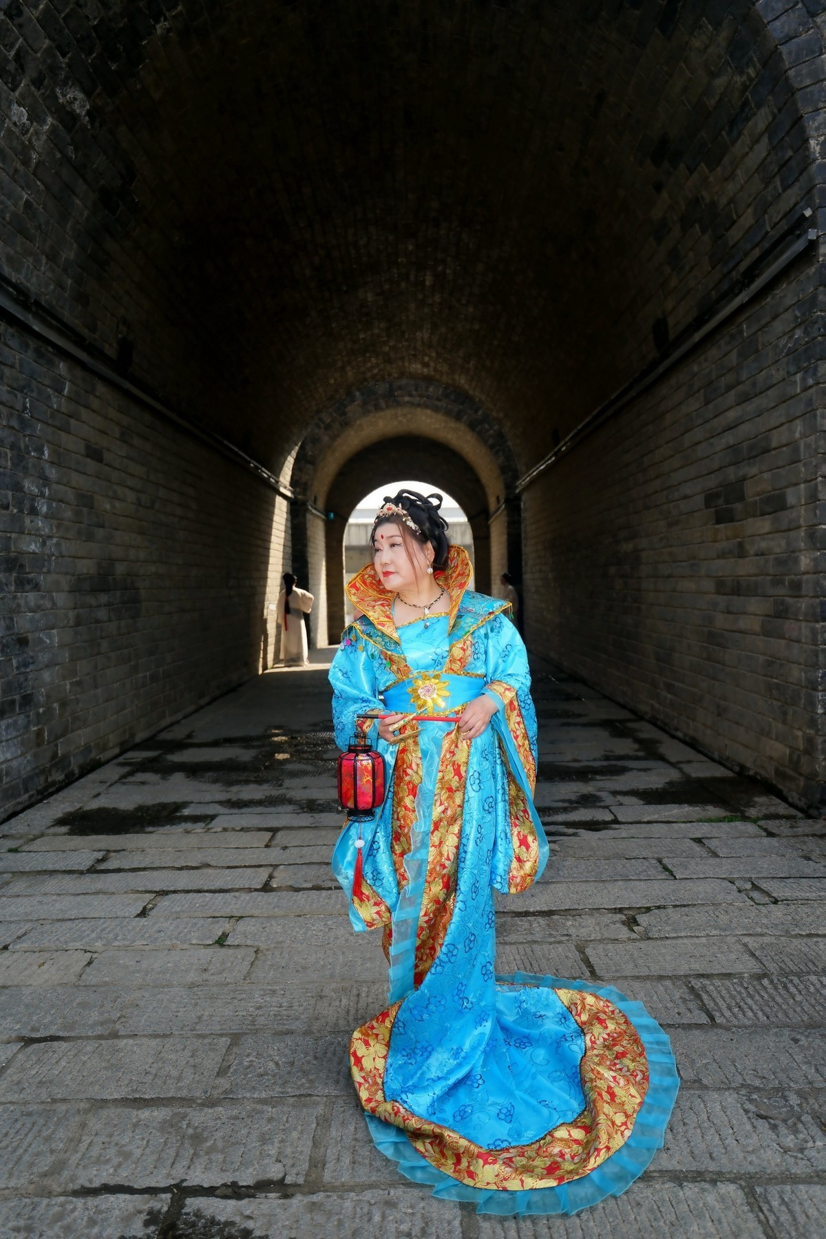 古城墙上的古装美女！